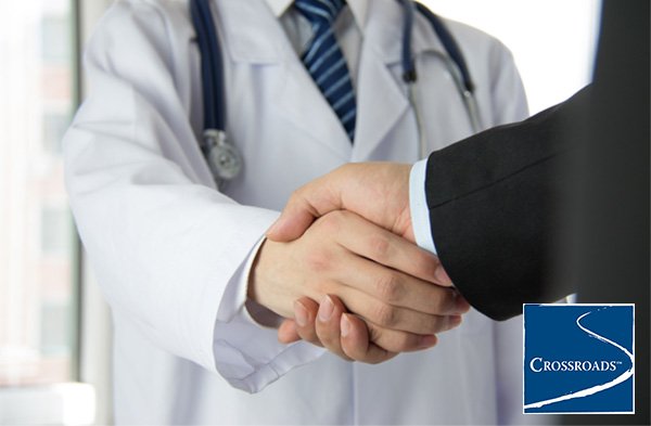 Benefits-of-Gender-Responsive-Treatment-for-Men doctor shaking hands for the benefits of Gender Responsive Treatment for men