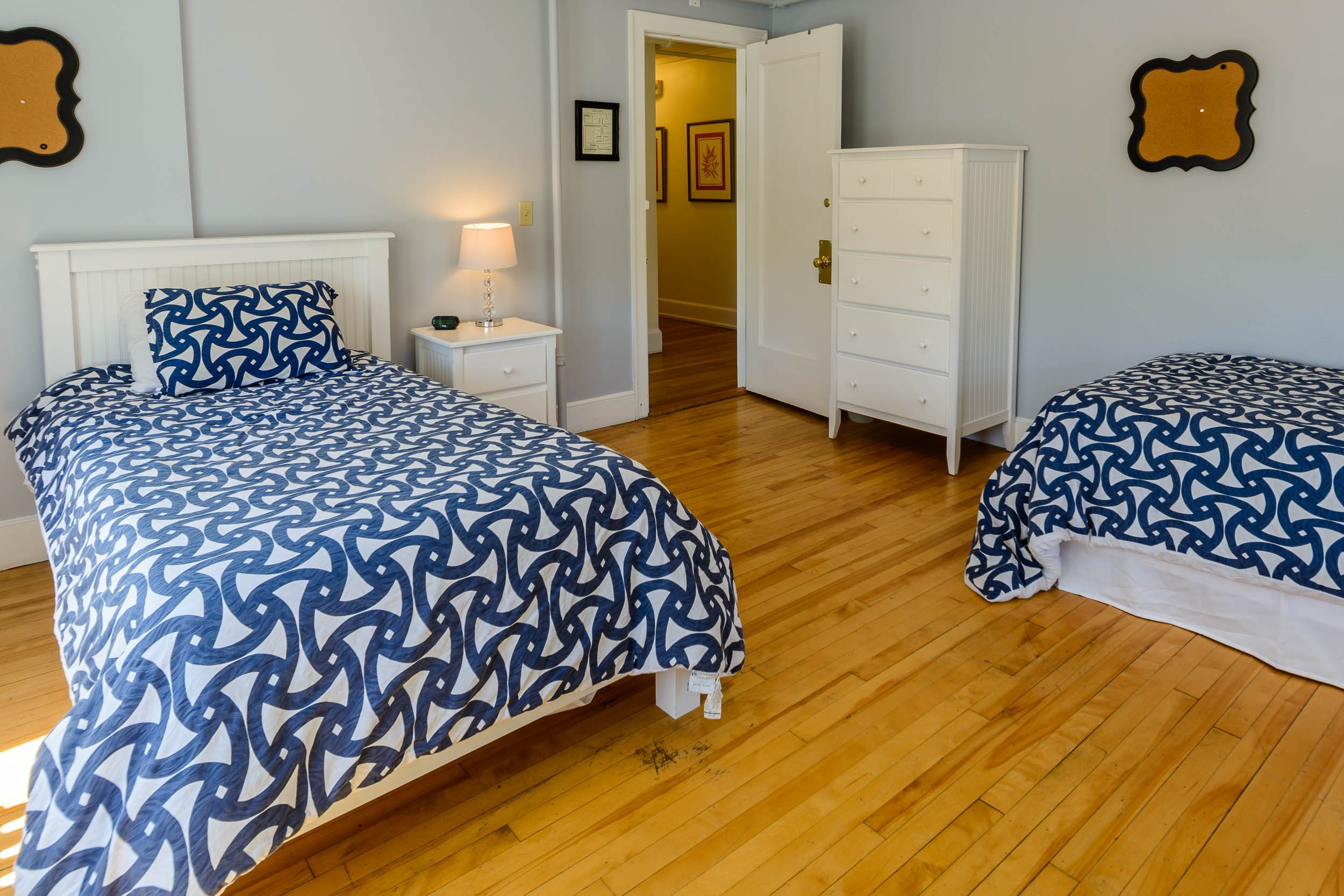 Back-Cove-Forest-9 bed room at residential women's treatment center