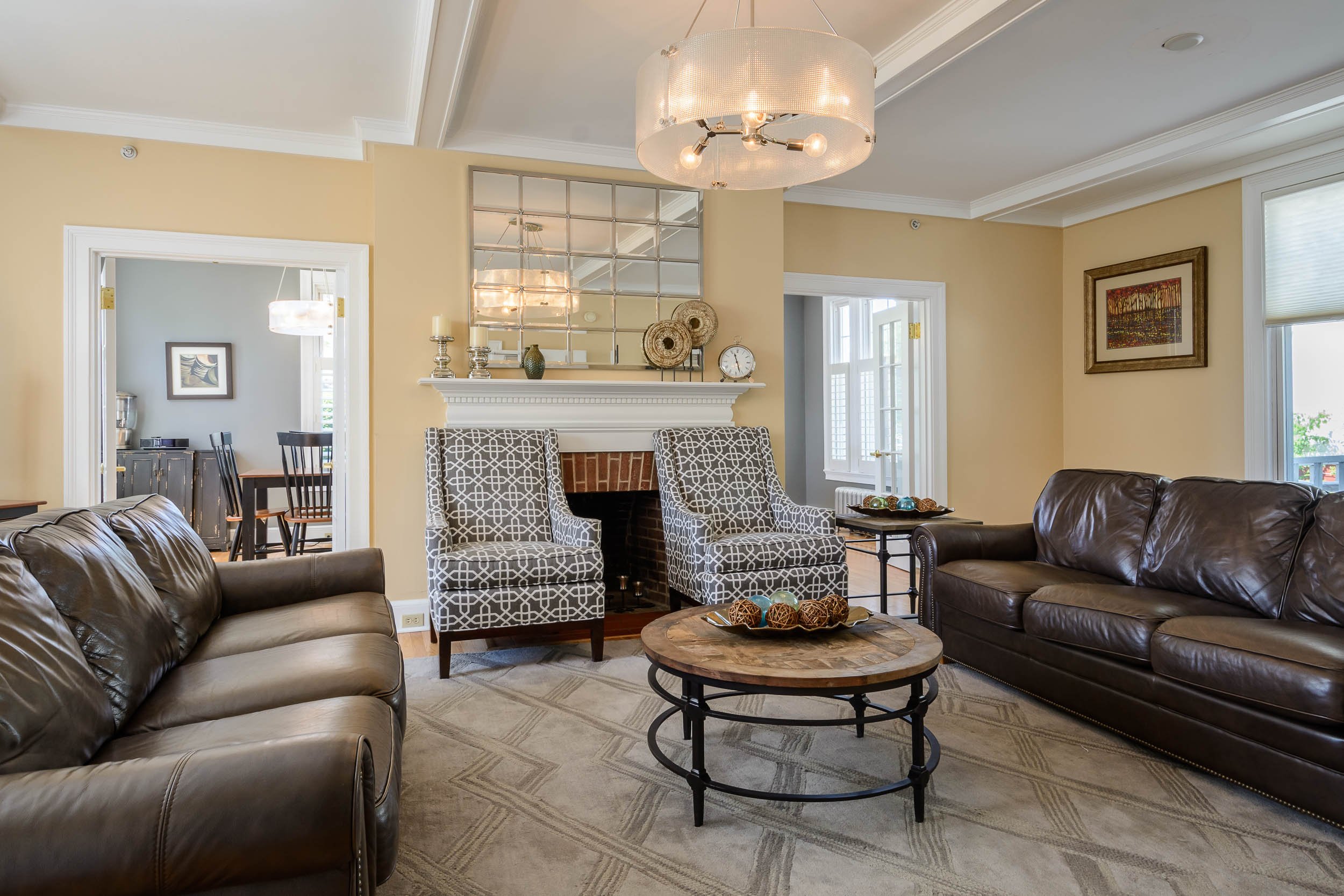 Back-Cove-Residential-Living living room at residential women's treatment center