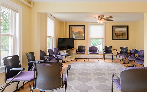 Crossroads-Windham-10-edited group meeting room at rehab for women with children house