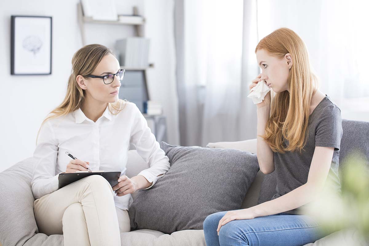 how-to-choose-an-eating-disorder-treatment two women discussing how to choose eating disorder treatment