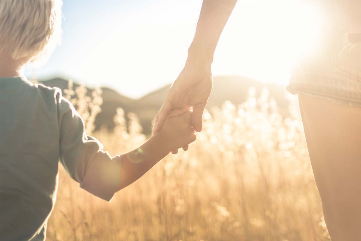 addiction-treatment-for-moms a woman and her child walk toward addiction treatment for moms