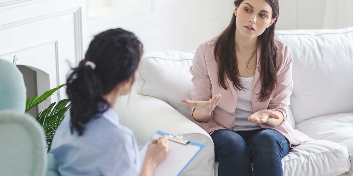 addiction-treatment-for-women a woman talks to her therapist about eating disorder treatment for women