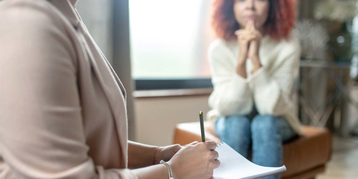 treatment-program-for-addiction a woman talks to her therapist about attending a treatment program for addiction
