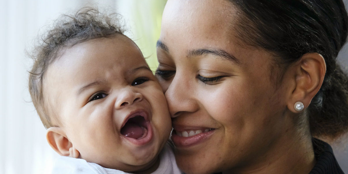 mom with her healthy baby after learning about fetal alcohol syndrome