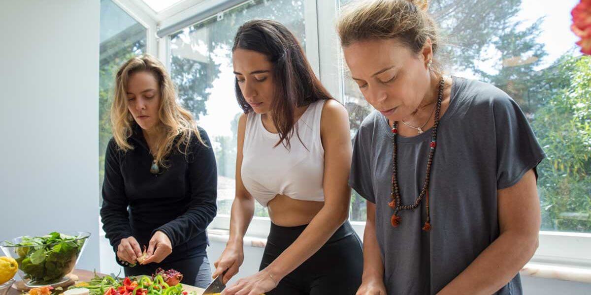 4-What-Makes-Residential-Eating-Disorder-Treatment-Effective women partake in residential eating disorder treatment