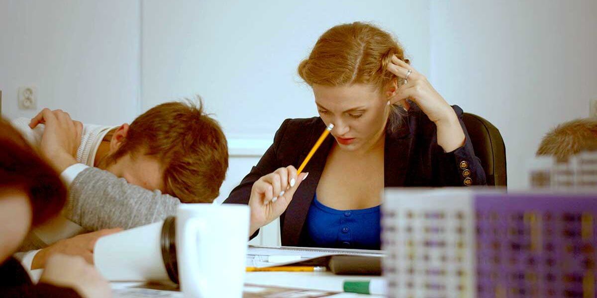 5-Signs-of-Alcoholism-in-the-Workplace a woman struggles with alcoholism in the workplace