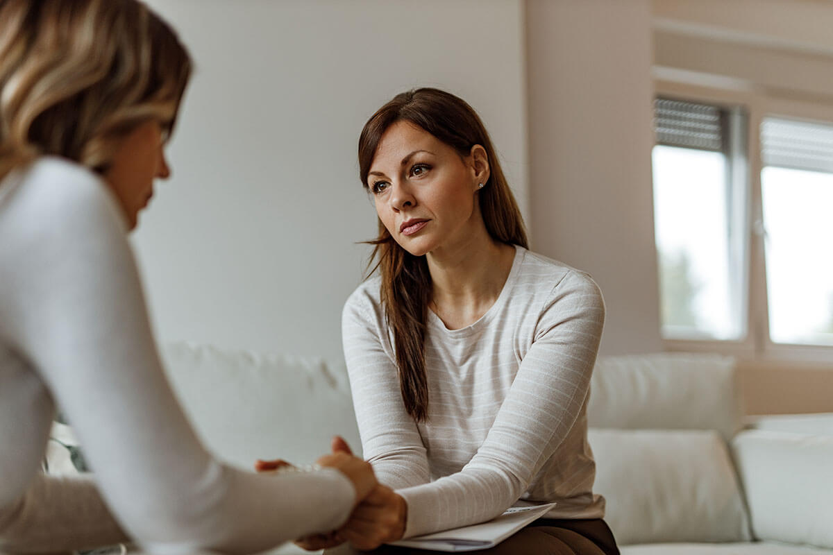 How to Avoid Anorexia Relapse a woman gets support for anorexia relapse