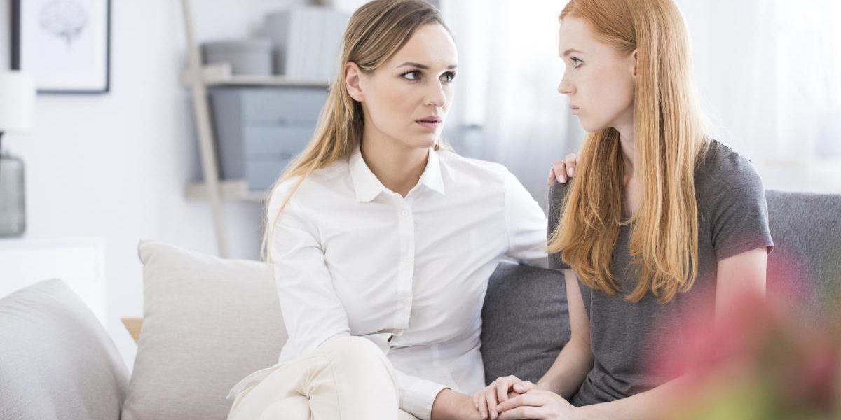 Finding a PHP for Women in Maine That Treats SUD and Eating Disorders a woman discusses finding a php for women in Maine with eating disorders and addiction with a doctor