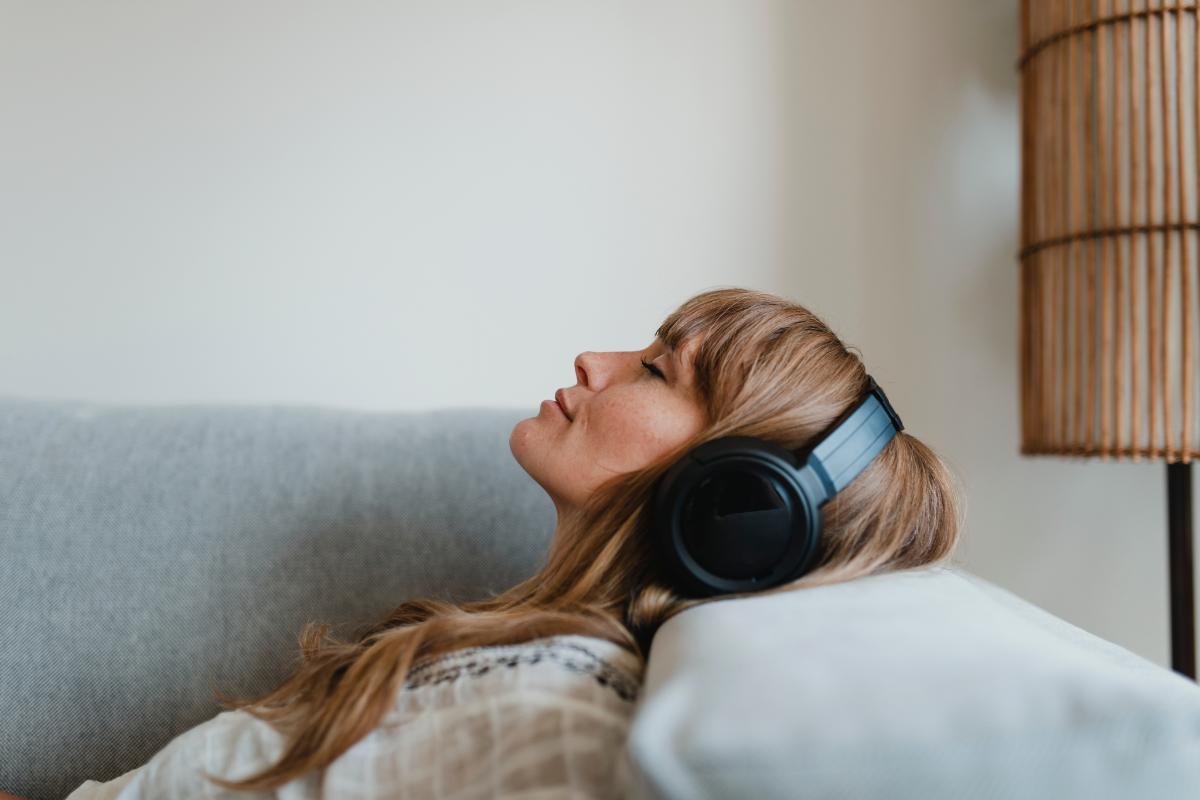 Music and Recovery women listening to music in recovery