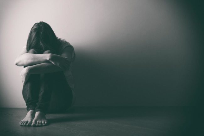 The Signs of Cocaine Addiction to Look Out For women isolated and identifying the signs of cocaine addiction